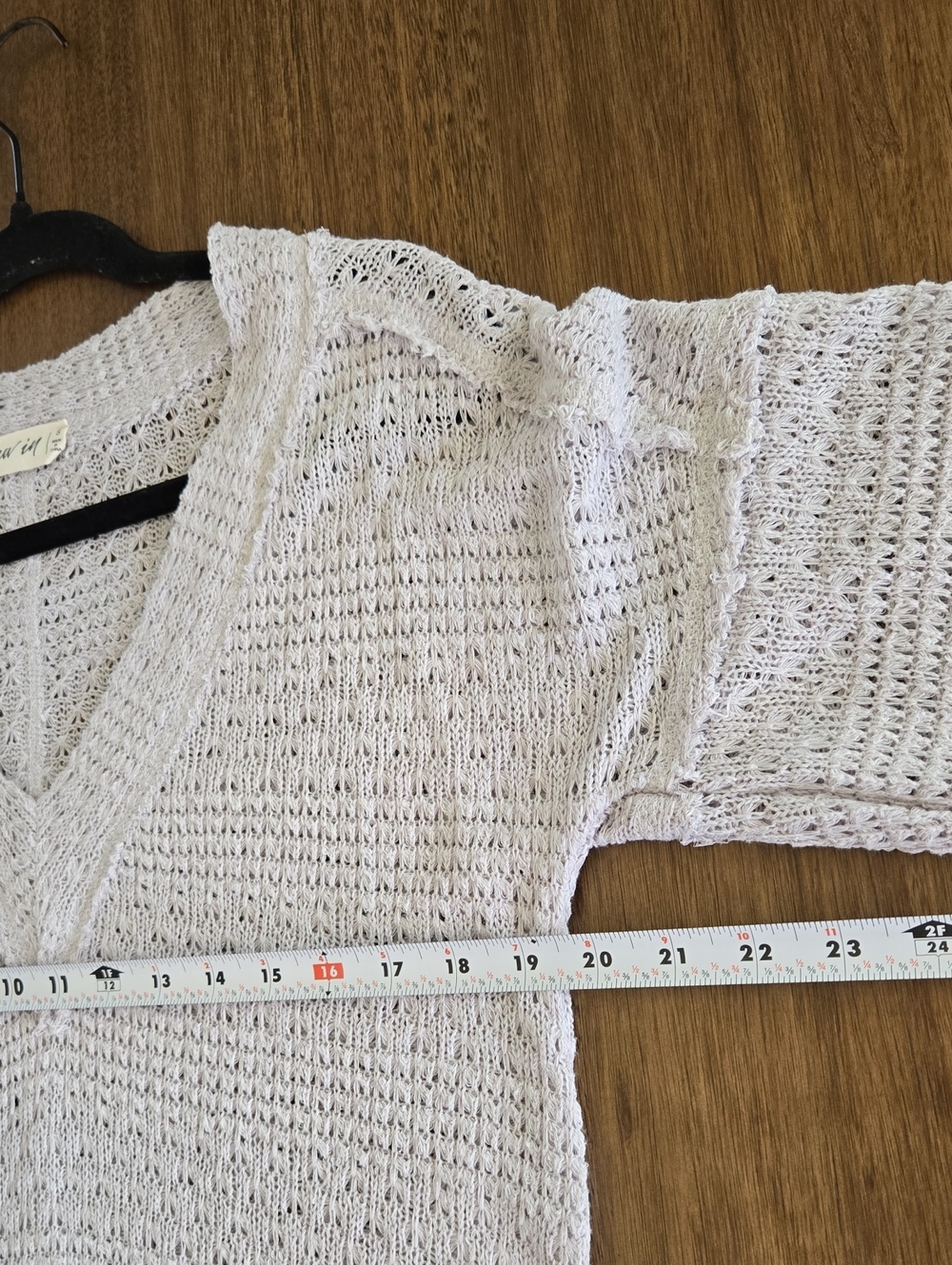 New In Light Gray Open-Knit V-Neck Short Sleeve Top - Picture 3 of 11